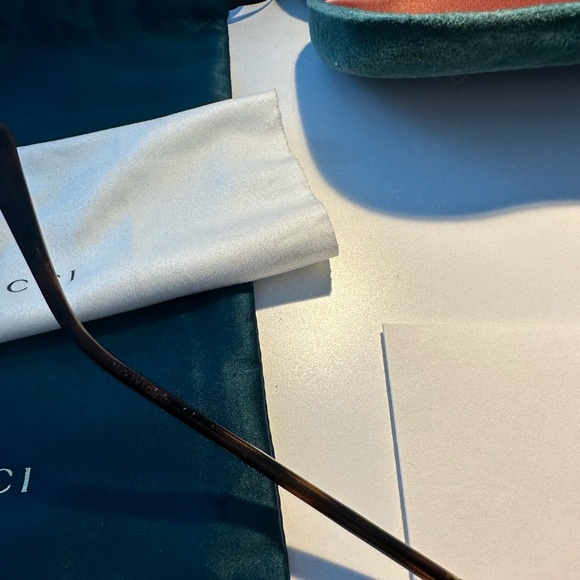 Gucci Sunglasses w flex Hinge made in Italy ULP01ayxen authentic w cloth & Case - Picture 7 of 16